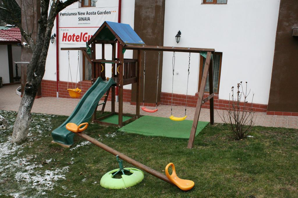 New Aosta Garden Hotell Sinaia Exteriör bild