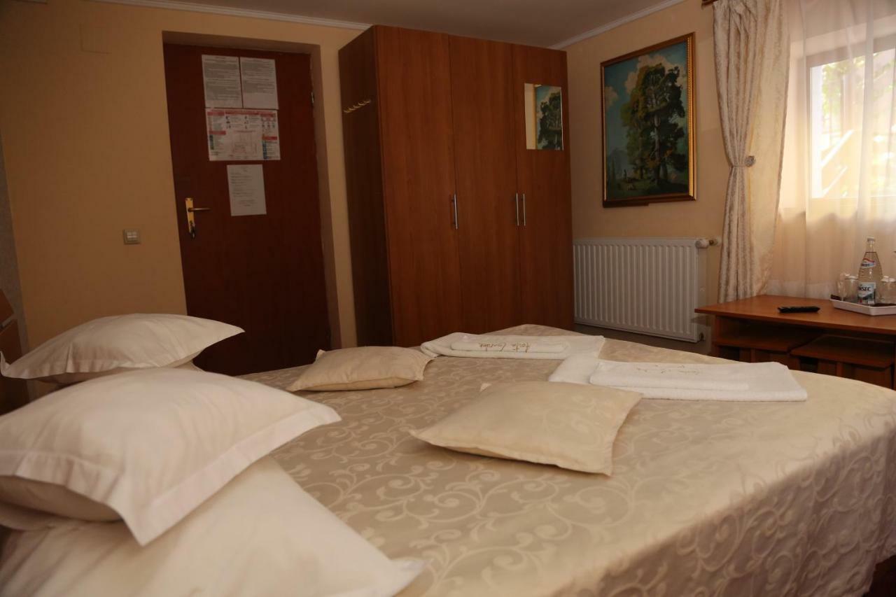 New Aosta Garden Hotell Sinaia Exteriör bild