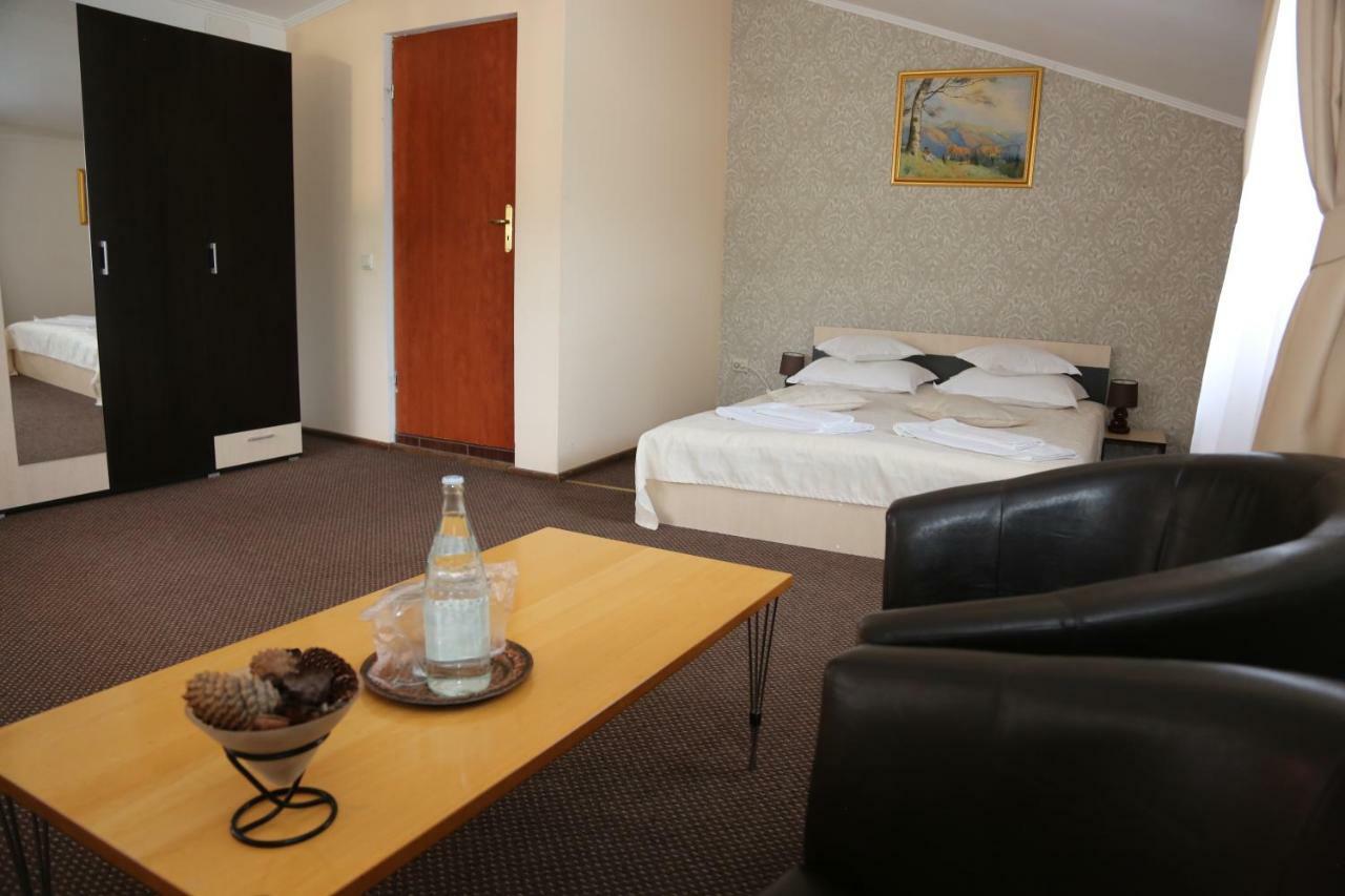 New Aosta Garden Hotell Sinaia Exteriör bild