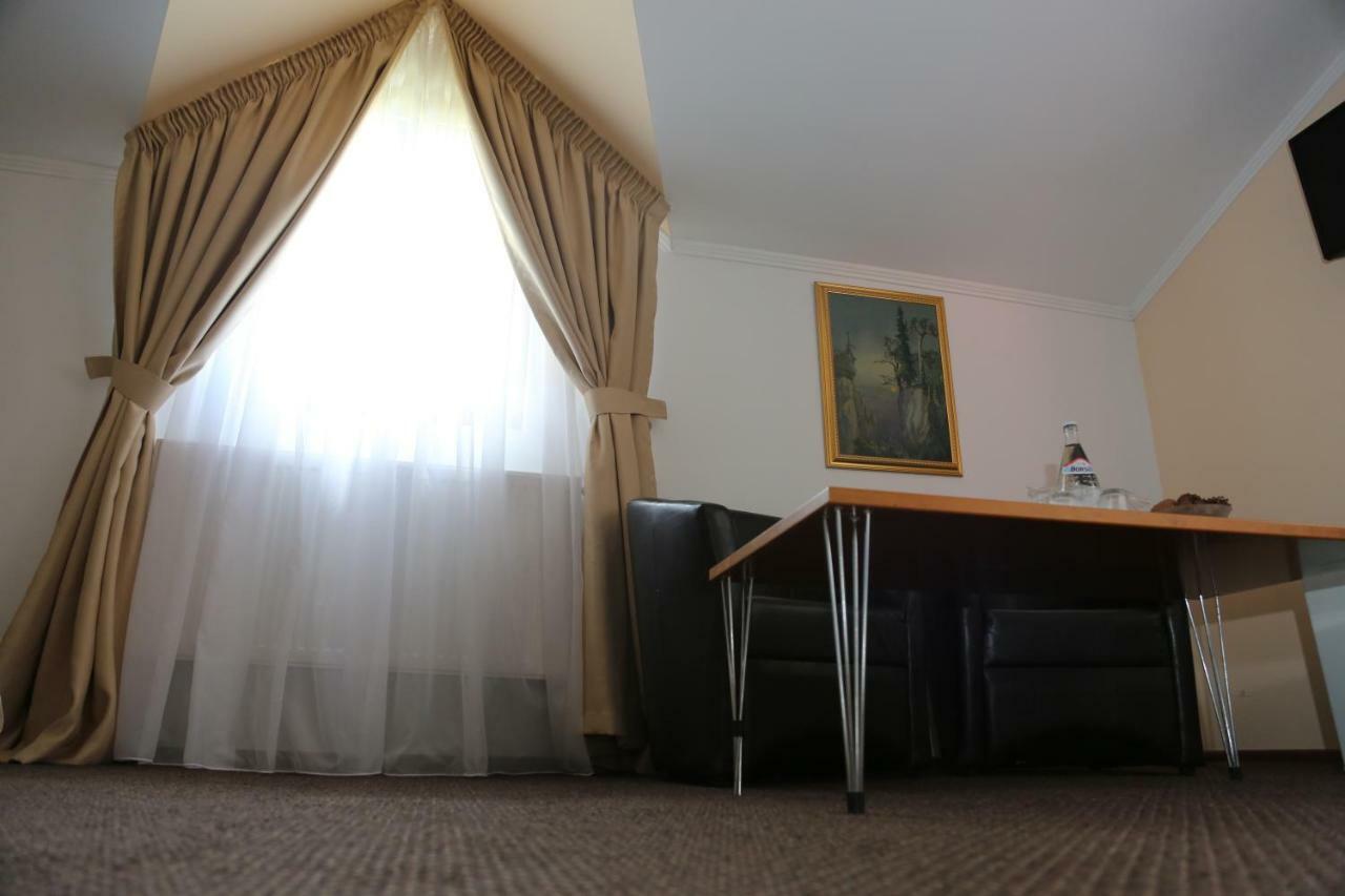 New Aosta Garden Hotell Sinaia Exteriör bild