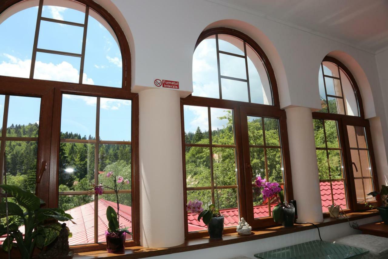 New Aosta Garden Hotell Sinaia Exteriör bild