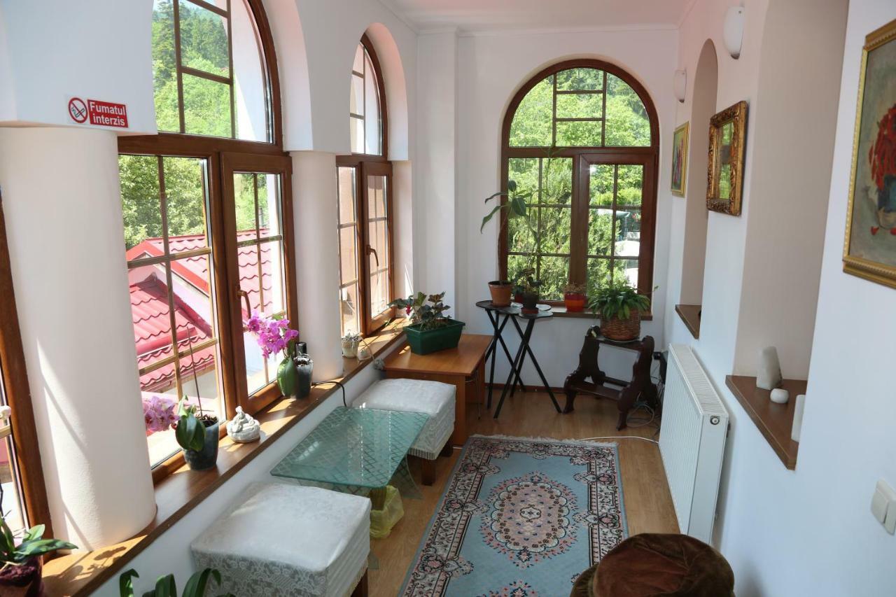 New Aosta Garden Hotell Sinaia Exteriör bild